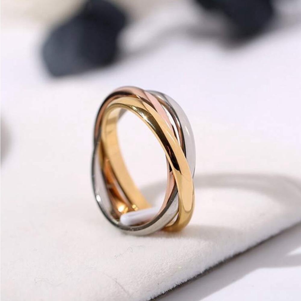 Stainless steel tri color interlocking ring